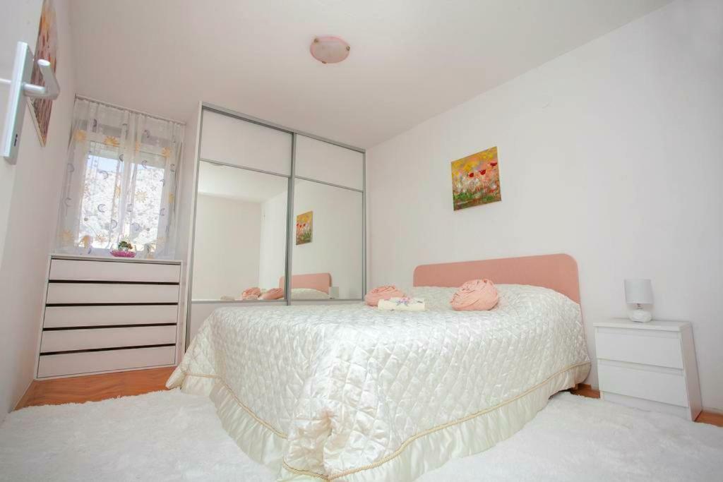 Newly Renovated Apartment "Marin" In The Center! Omiš Exteriér fotografie