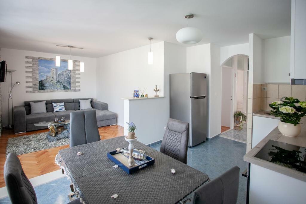 Newly Renovated Apartment "Marin" In The Center! Omiš Exteriér fotografie