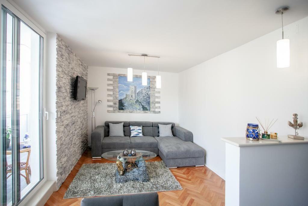 Newly Renovated Apartment "Marin" In The Center! Omiš Exteriér fotografie